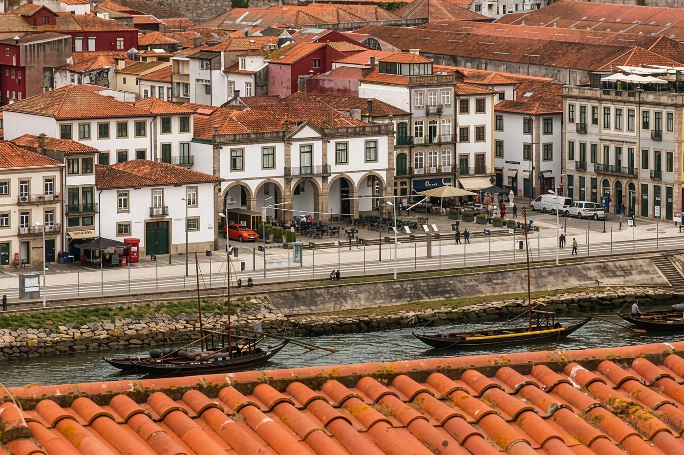 The Port lodges lining the Gaia bank