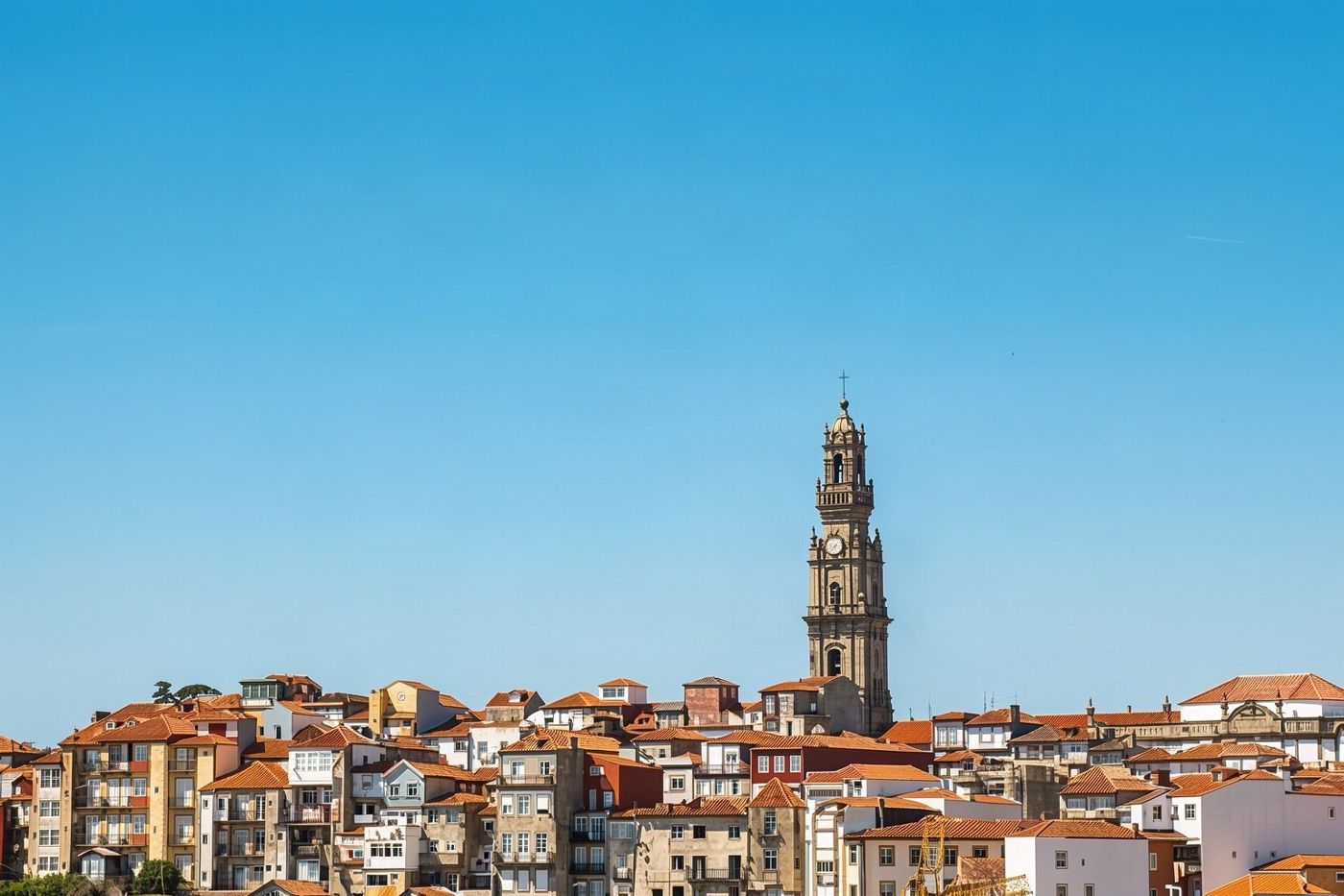 Der Torre dos Clérigos über der Altstadt
