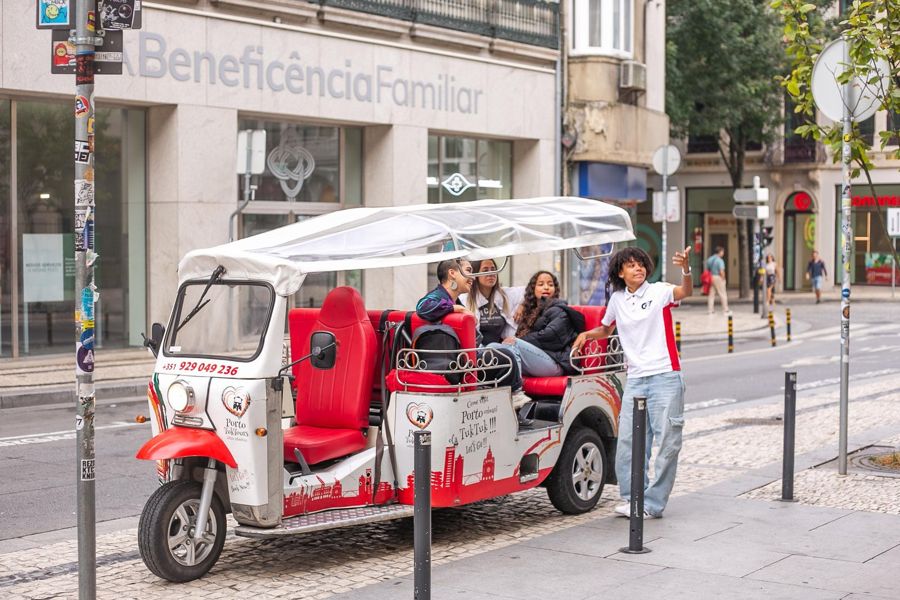 3-Hour Tuk-Tuk Sightseeing Tour in Porto: Local and Hidden Spots