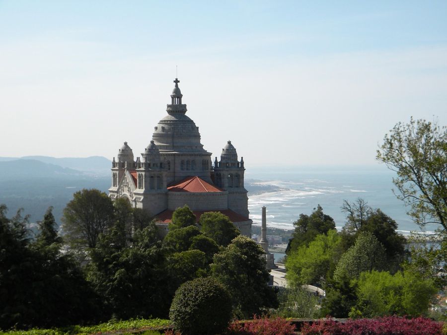From Porto: Viana Castelo and Ponte Lima Private Tour