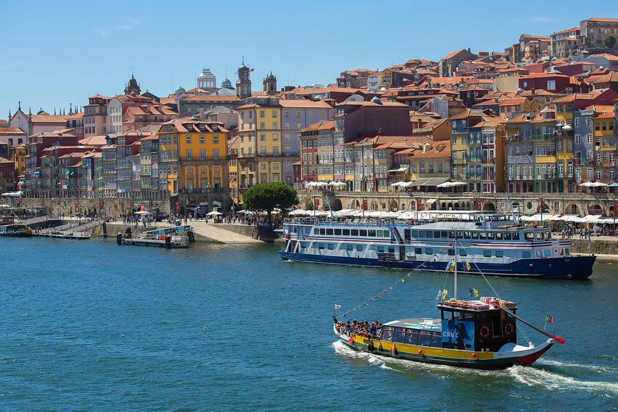 Porto: 6 Bridges Boat Cruise and Port Wine Cellar & Tasting