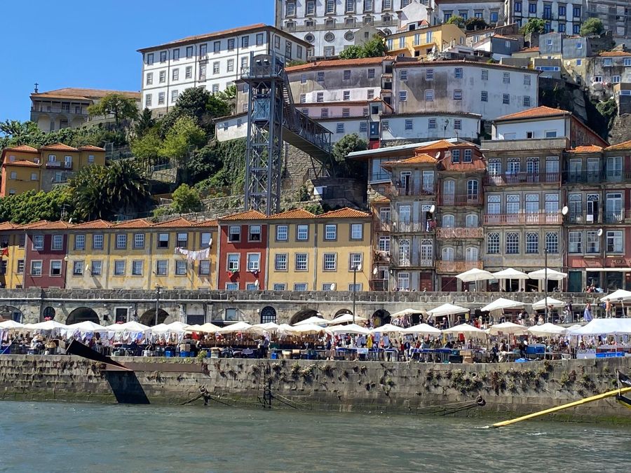 Porto Airport: Private Transfer to Porto
