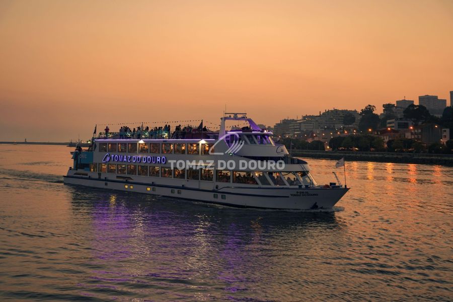 Porto: Cruise with Dinner & Live Music
