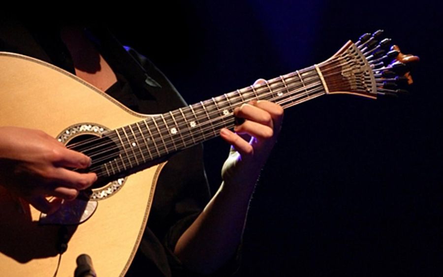 Porto: Fado Show with Dinner in a Traditional Fado House
