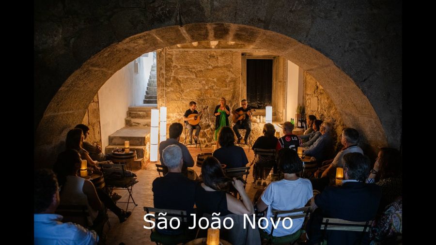 Porto: Live Fado Show with Glass of Port Wine