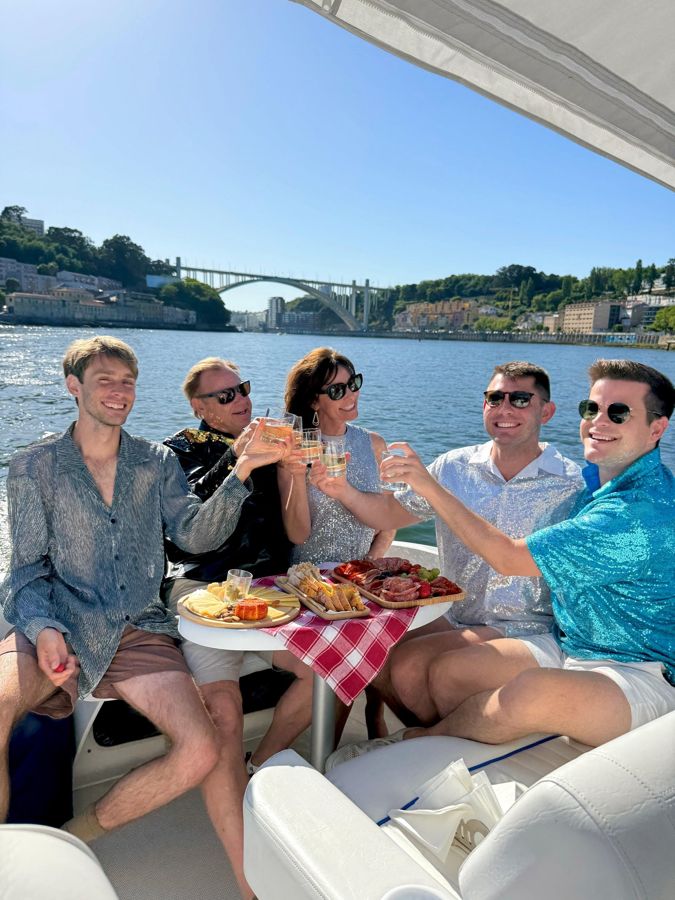 Porto: Private Douro River Bridges Cruise with Food & Wine