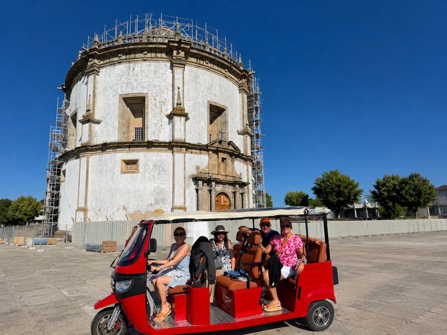 Porto: Private Electric Tuk-Tuk Tour – Landmarks & Ribeira
