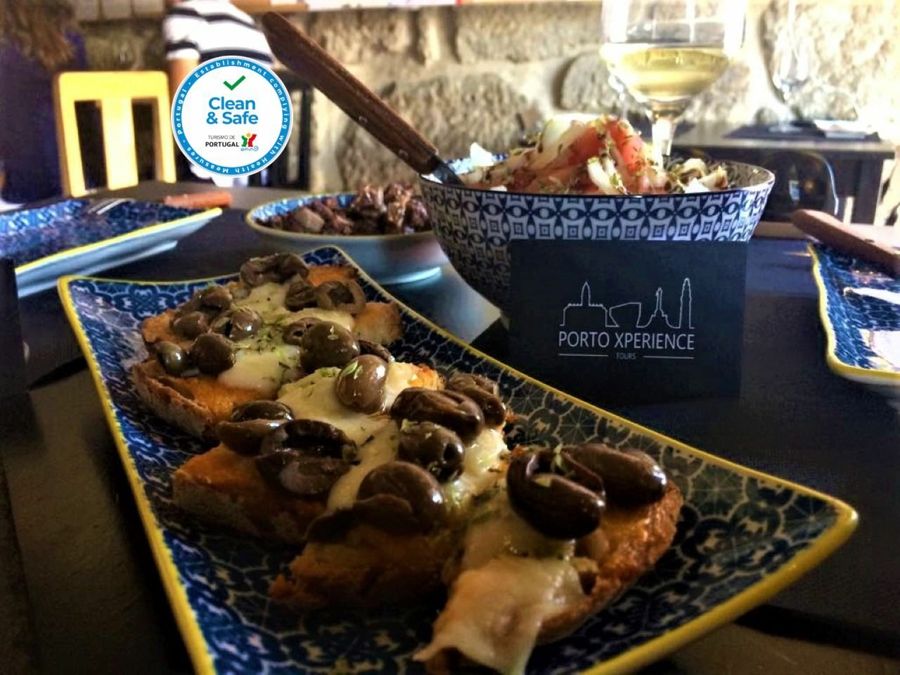 Porto: Private Walking Food Tour with Tastings