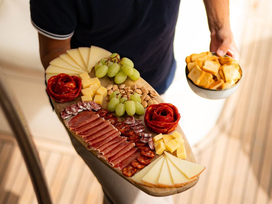 Porto: Private Yacht Tour with Local Wine and Snacks