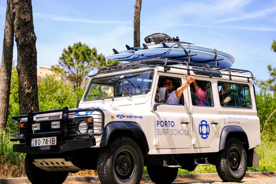 Porto: Surf Lessons with transfer at Porto Surf School