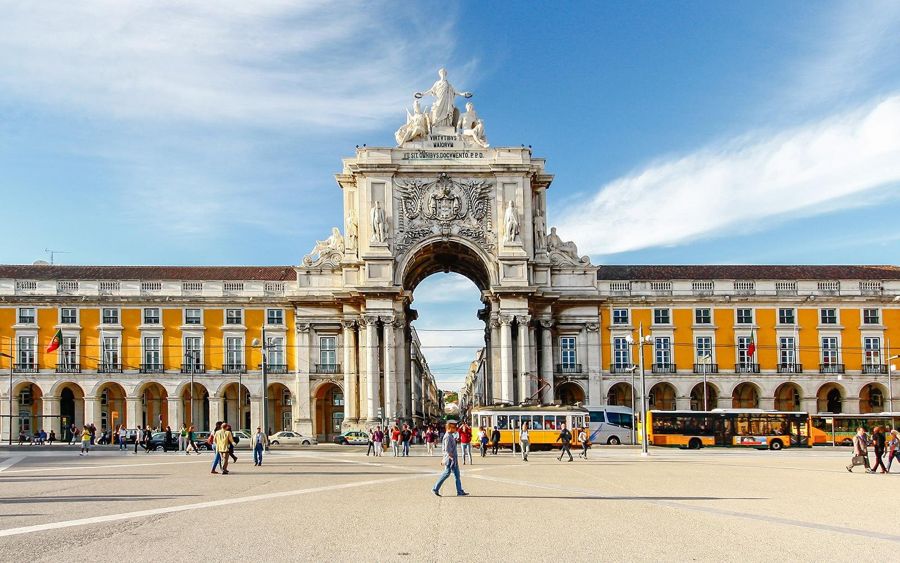 Porto to Lisbon with stops Aveiro-Fátima-Tomar-Nazaré-Óbidos